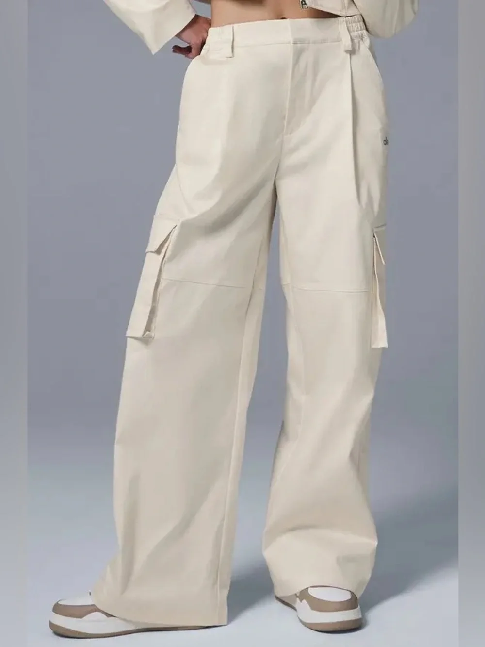 ALO High-Waist Night Out Cargo Trouser in White - L